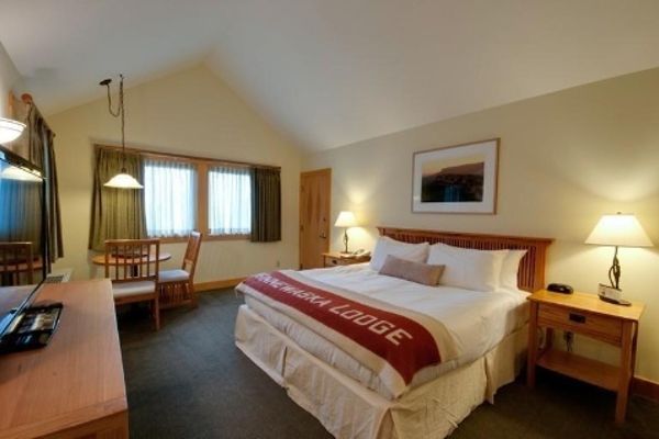 MINNEWASKA LODGE (Lake Minnewaska)